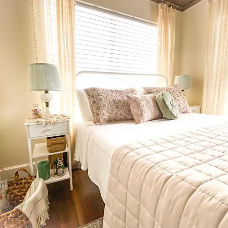 1Br 1Ba In Historic Park Ave Home